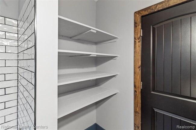 Building Photo - 767 Navahoe St