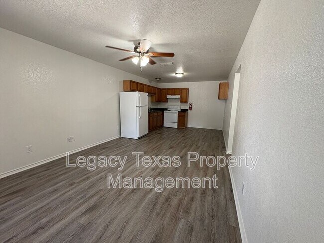 Primary Photo - 404 N Anglin St