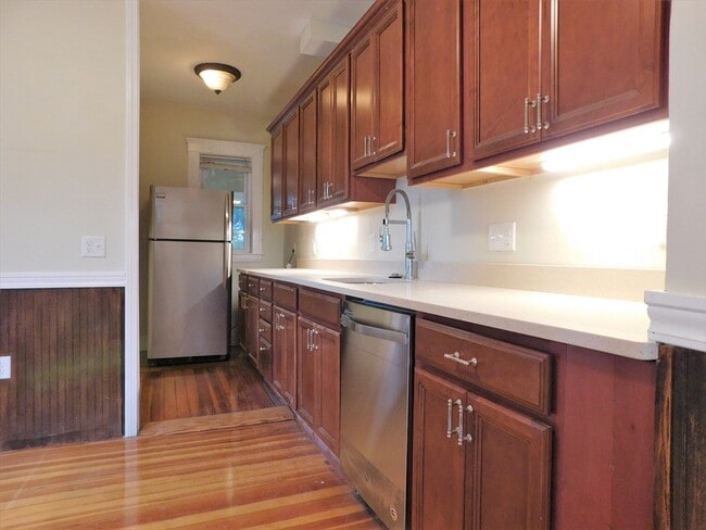 Building Photo - 17 Manley St