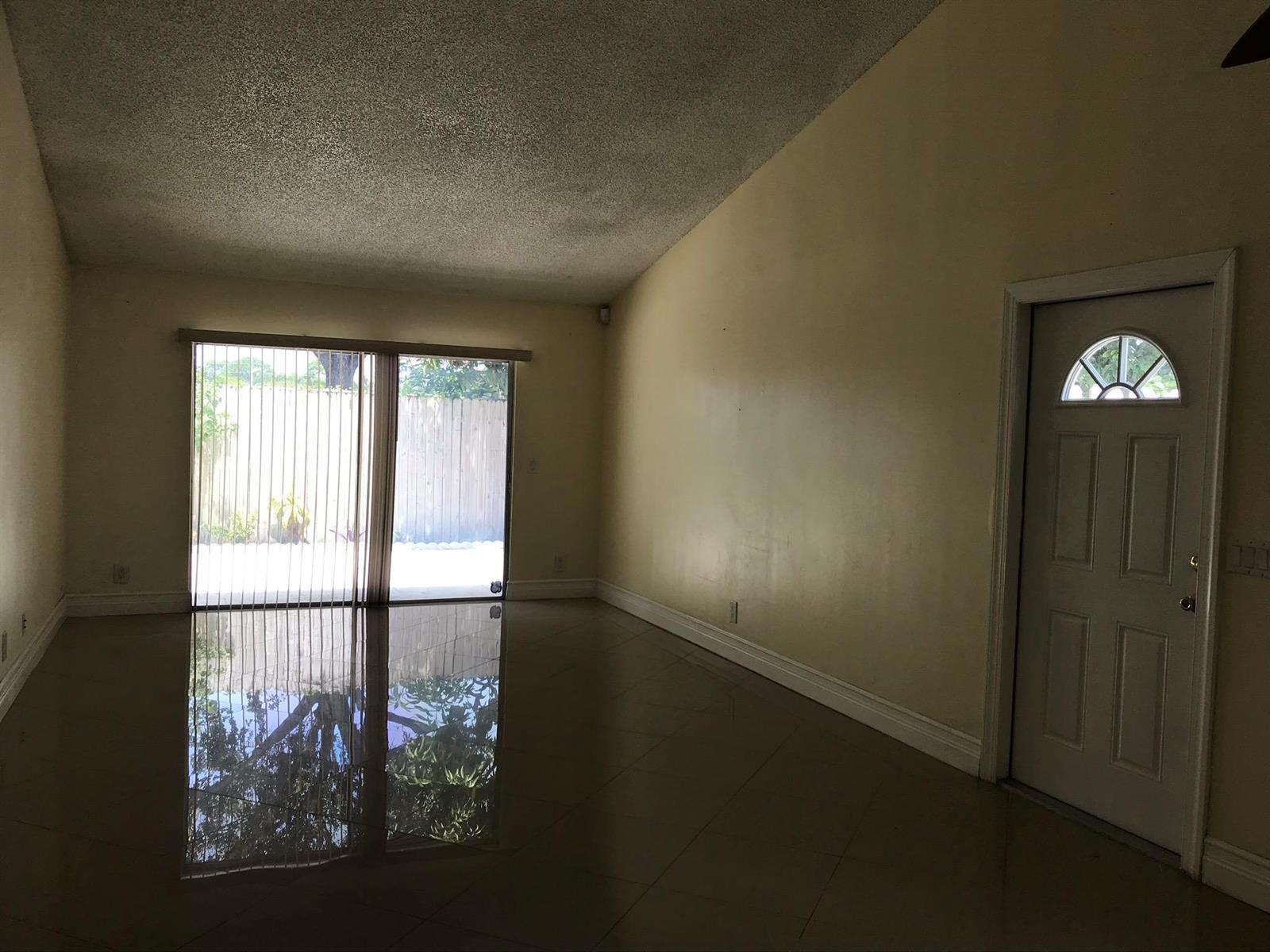 Building Photo - 1534 Royal Forest Ct