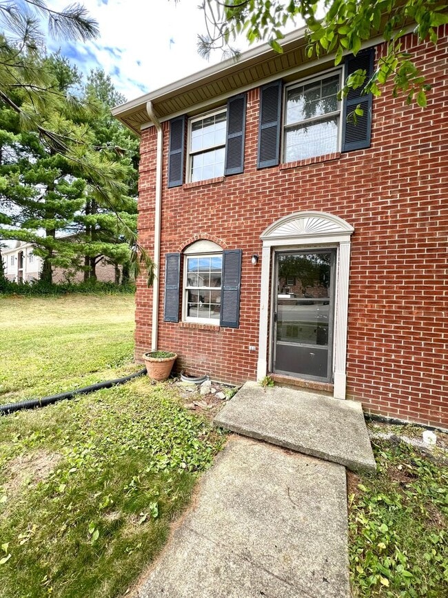 Building Photo - 2