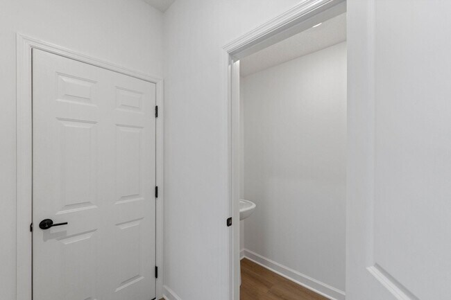 Building Photo - 985 Annagaire Curv