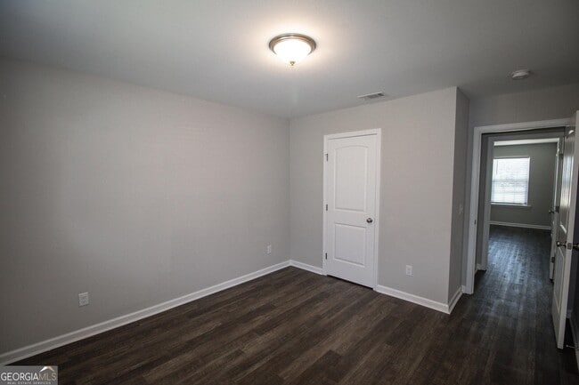 Building Photo - 139 Callaway Cres