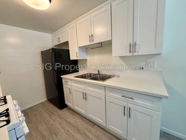 Building Photo - 1126 E Doran St