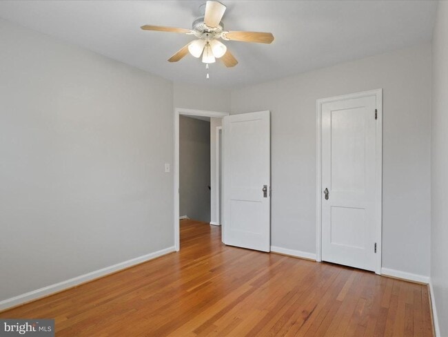 Building Photo - 808 S Oak St