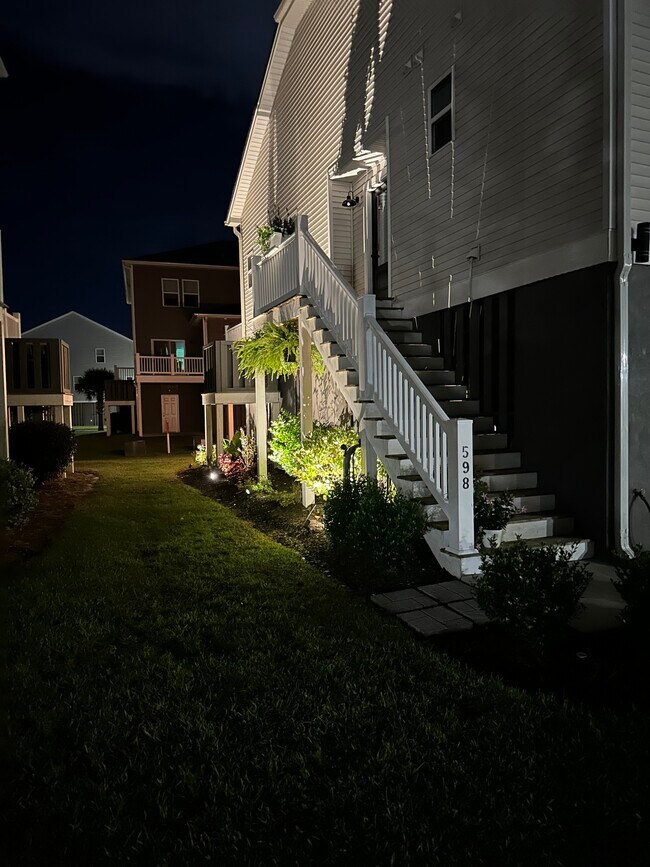 Building Photo - 598 McLernon Trce