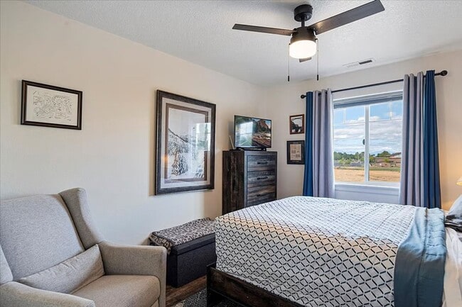 Building Photo - 1622 NW Rimrock Dr