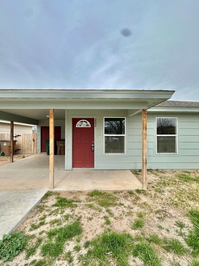 Building Photo - Updated 3 Bedroom Home For Lease!!