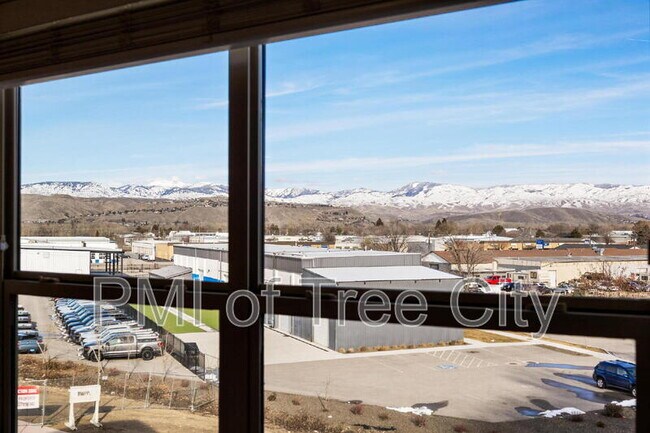 Building Photo - 7475 W Swain Ln