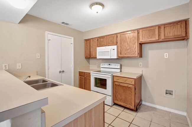 Building Photo - Premium Location at a Perfect Price.