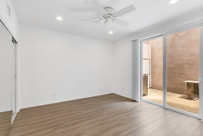 Building Photo - 3 Bed 3 Bath Ocean View, Penthouse "Mark Singer" Residence in Downtown Laguna Beach