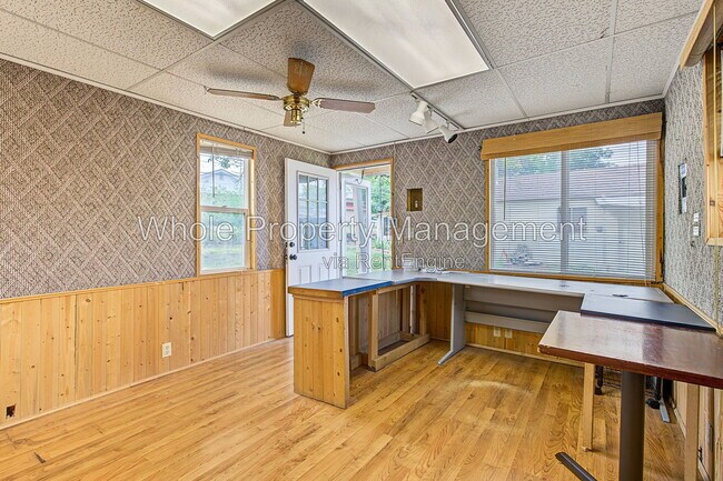 Building Photo - 1406 E 108th Pl