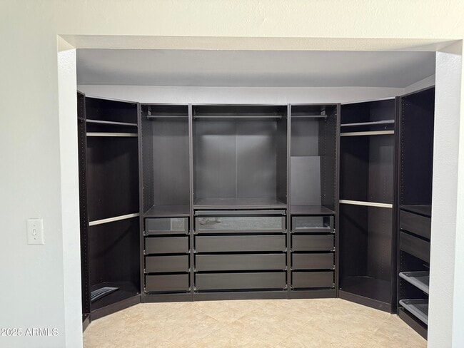 Building Photo - 1213 E Tonto Ln