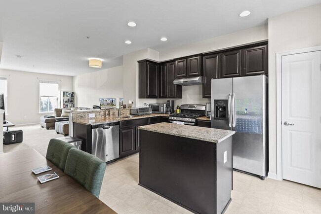 Building Photo - 7933 Trailview Xing