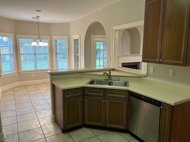 Building Photo - 3069 Roseleigh Dr