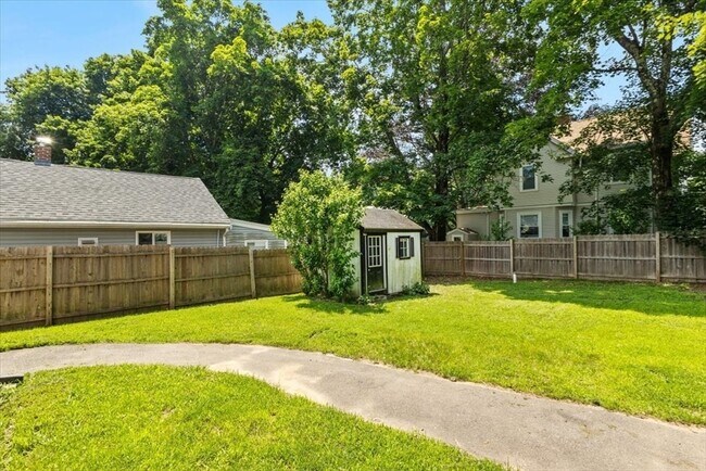 Building Photo - 254 N Elm St