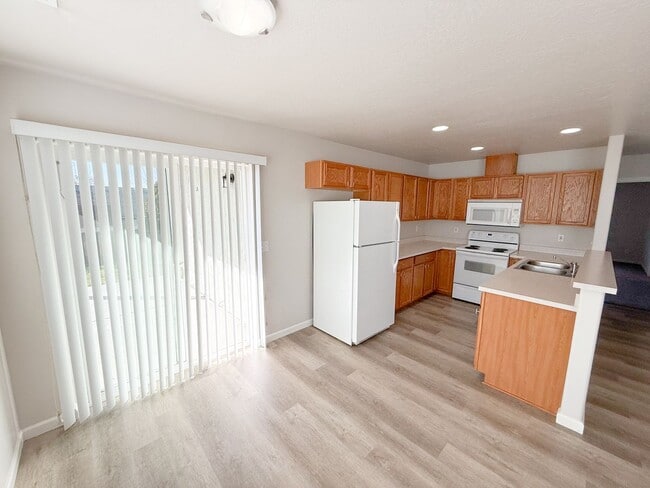 Building Photo - Three Bedroom, Two Bath House