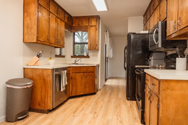 Building Photo - 118 Kipling Dr