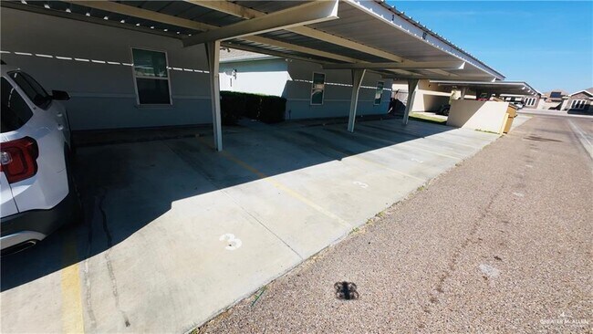 Building Photo - 16 Carlisle Ave