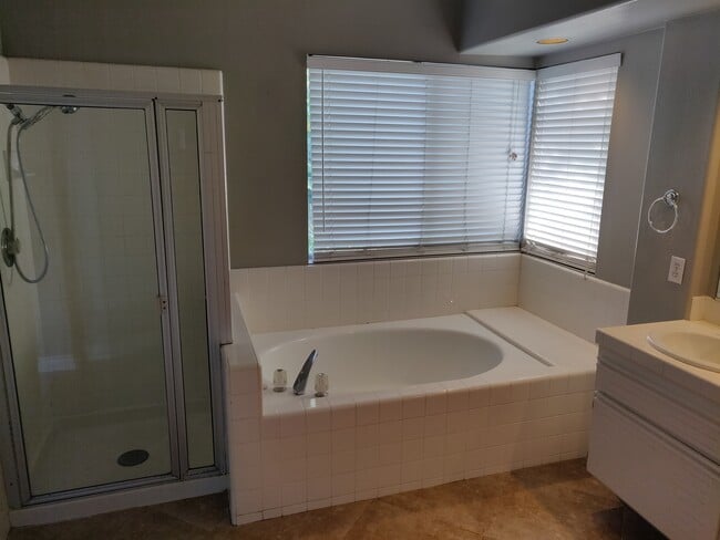 Building Photo - 1808 Crystal Ridge Way