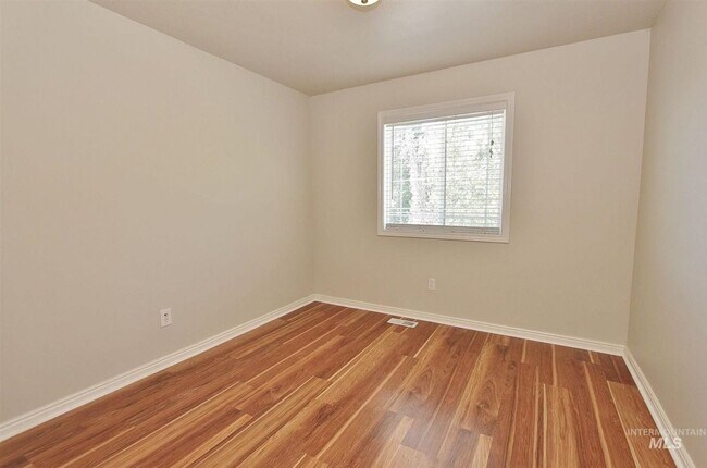 Building Photo - Beautiful Open Floor Plan Home in Boise!