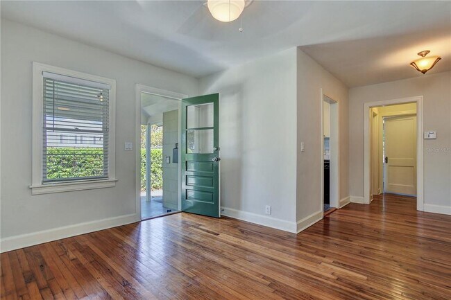 Building Photo - 404 S Westland Ave