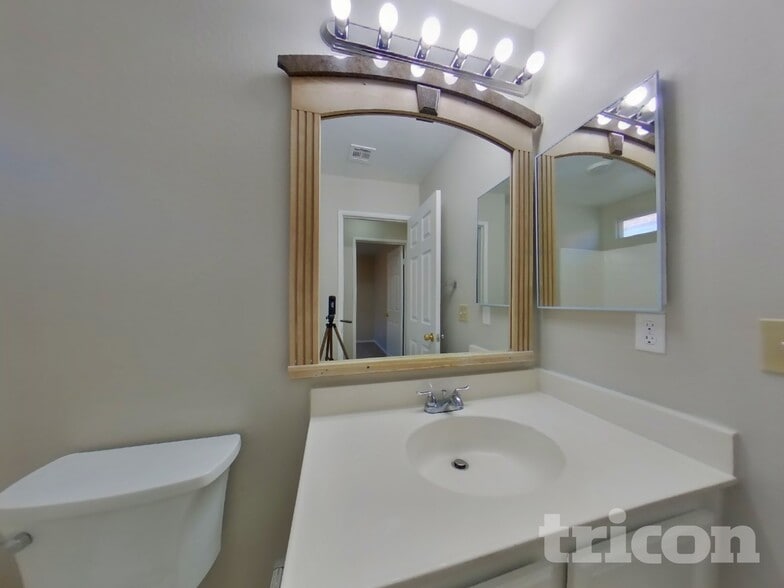 Building Photo - 9379 Dragon Tree Dr