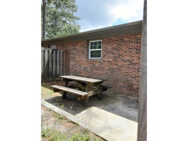 Building Photo - 268 Brewster Dr