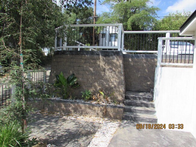 Building Photo - Completely remodeled 2bed/2bath cottage in...