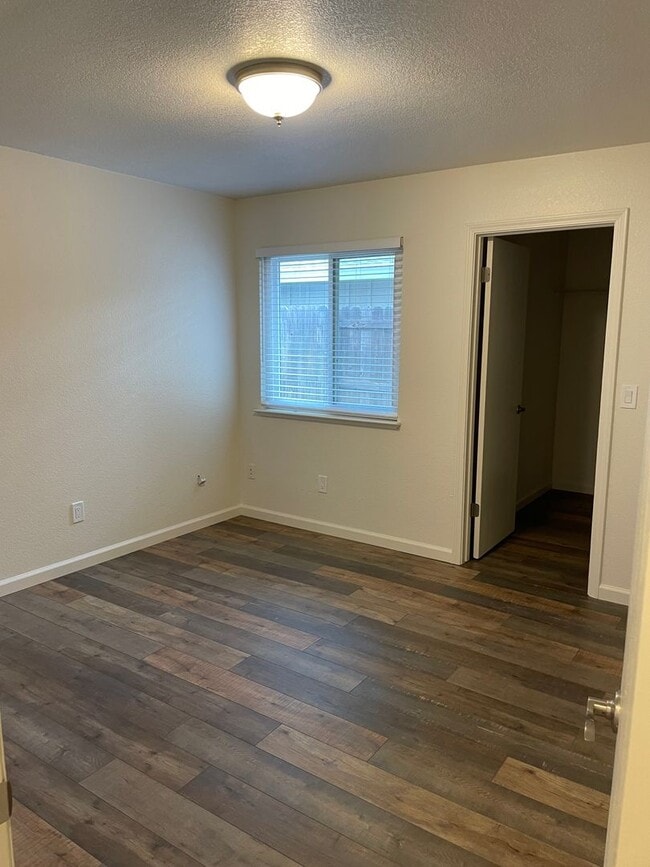 Building Photo - REMODELED DUPLEX CLOSE TO DOWNTOWN IN S. N...