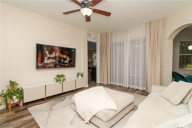 Building Photo - 1355 Mariposa Cir