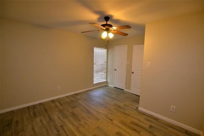 Building Photo - 18507 Wood Glen Ln