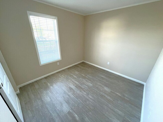 Building Photo - 5480 Ryegrass Ct