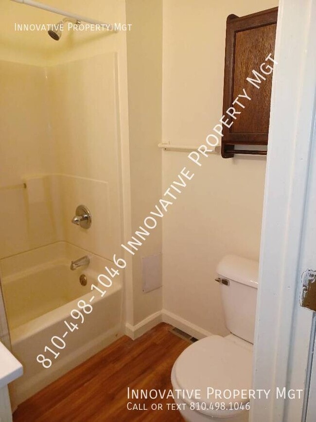 Building Photo - 1077 W Bergin Ave