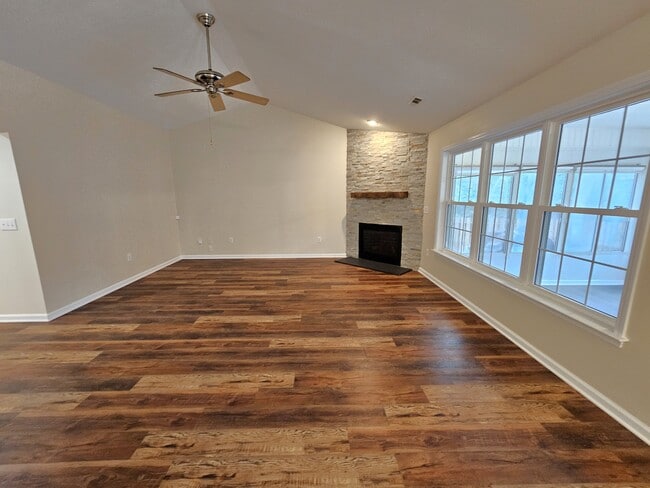 Building Photo - 203 Crown Empire Ct