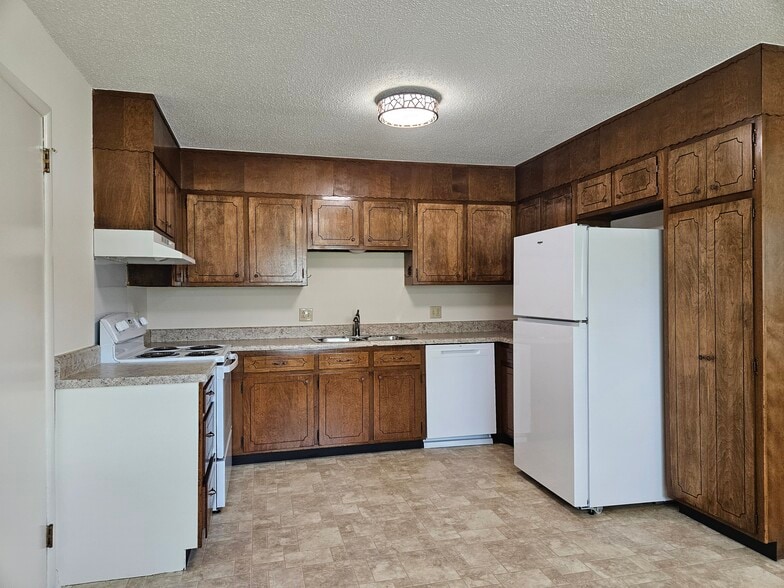 kitchen - 303 S Germantown Rd