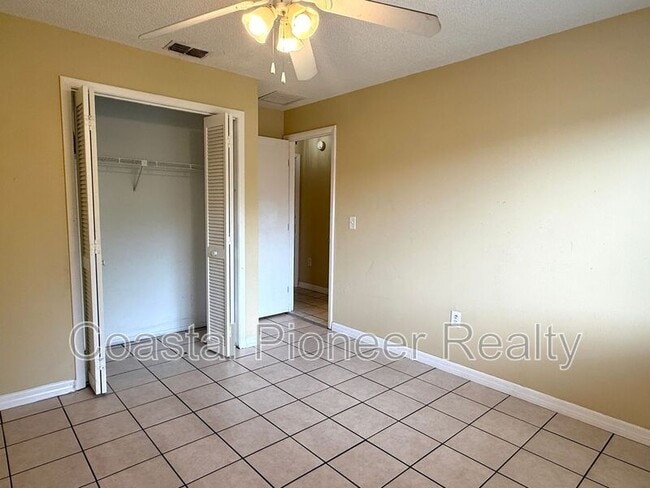 Building Photo - 6063 Shingler Ave