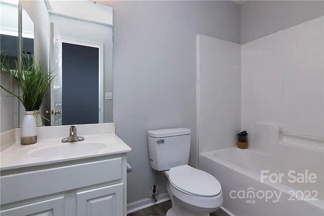 Building Photo - Charming 2BR Townhome in Charlotte