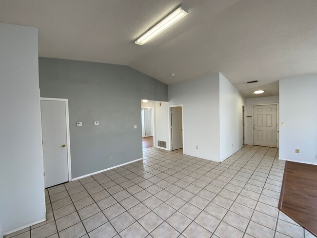 Building Photo - 3 Bedroom Single Story Home Available Near...