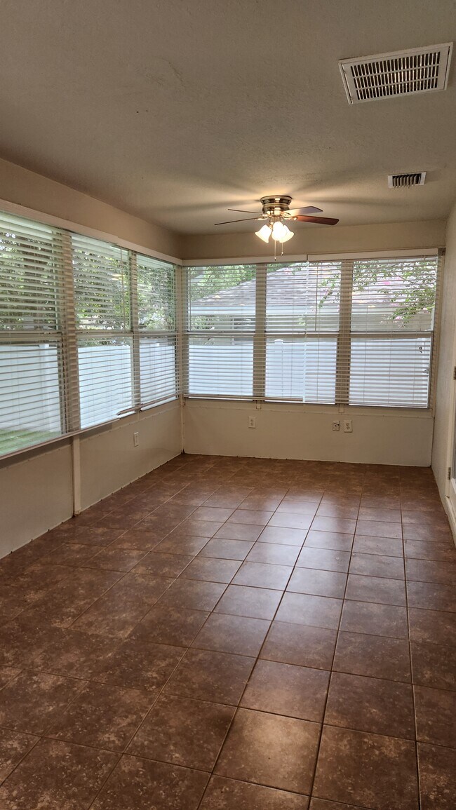Building Photo - 326 Echo Pines Way