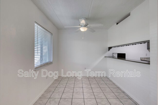 Building Photo - 400 Oakridge Blvd