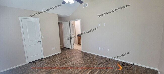 Building Photo - 2/2 Townhome in Southlawn