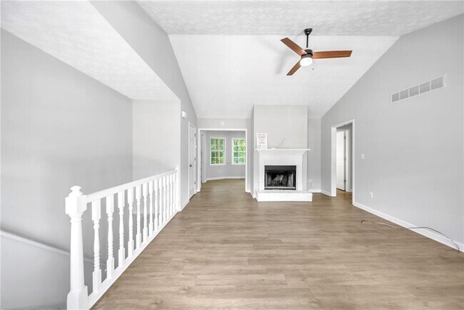 Building Photo - 608 Wood Ridge Dr