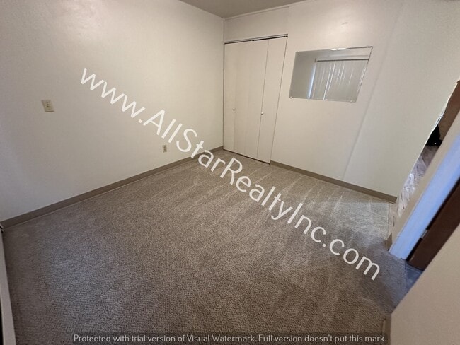 Building Photo - 433 E Dowling Rd