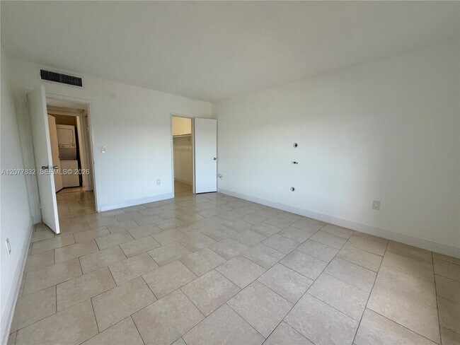 Building Photo - 4920 NW 79th Ave