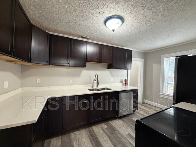 Building Photo - 1145 23rd St