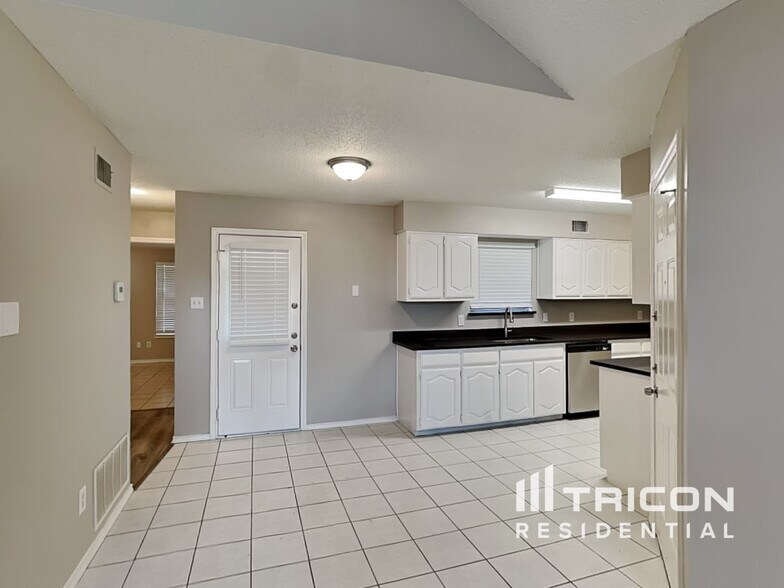 Building Photo - 426 Mara Ln