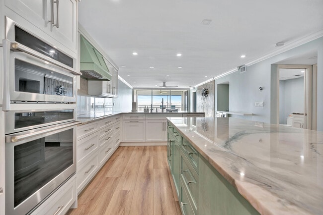 Building Photo - 911 Ocean Dr