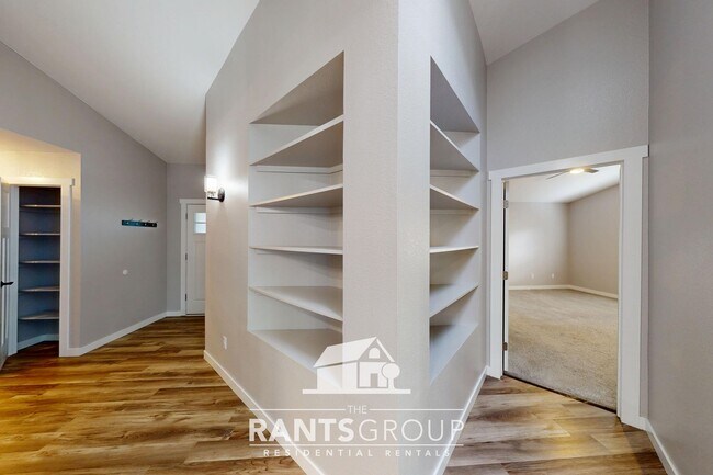 Building Photo - Move in Ready! Renovated 2-bed, 2-bath Rambler in Lacey!