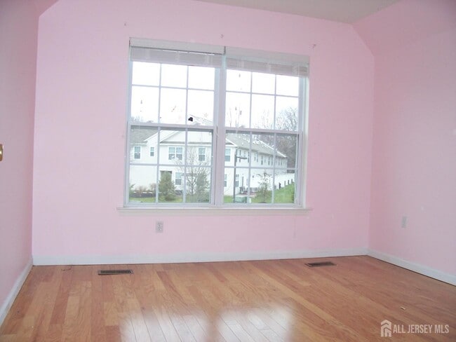 Building Photo - 157 Valmore Ct